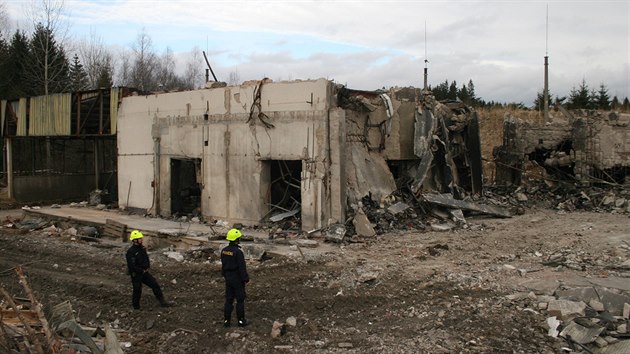 Policejní snímek z epicentra výbuchu v Poličských strojírnách.