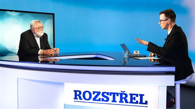 Prezident esk stomatologick komory Pavel Chrz a modertor Vladimr Vokl v diskusnm poadu Rozstel. (15. bezna 2017)