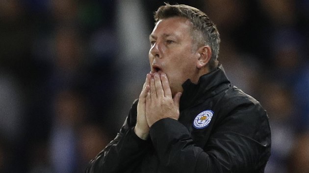 Trenr Leicesteru Craig Shakespeare sleduje odvetn duel osmifinle Ligy mistr proti Seville.