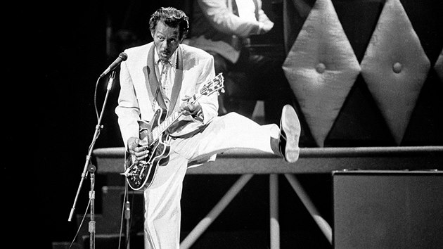 Americký zpěvák a kytarista Chuck Berry (na snímku z roku 1986)
