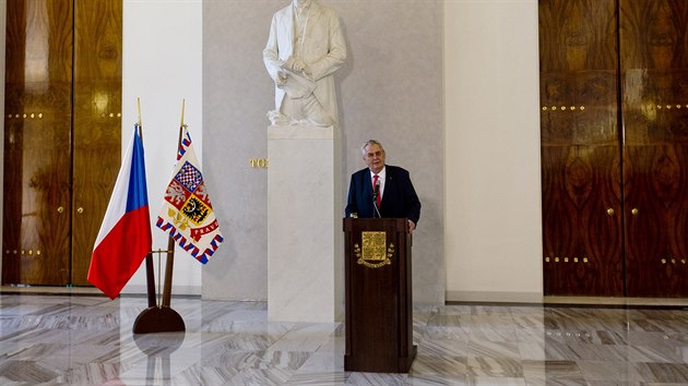 Prezident Milo Zeman oznmil veejnosti mysl uchzet se o druh funkn obdob (10. bezna 2017).