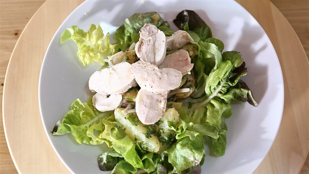 Pošírované kuře s bramborovým salátem
