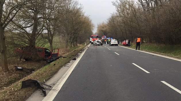 Nehoda ty aut na silnici I/16 nedaleko Mlad Boleslavi (14.3.2017).