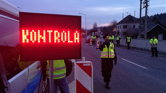 Kontroly na hraninm pechodu v Nchod (10.3.2017).