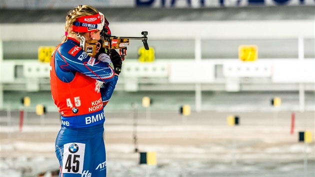 esk biatlonistka Lucie Charvtov ve sprintu Svtovho pohru v Kontiolahti.