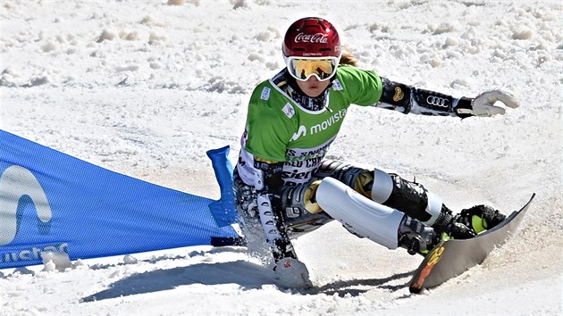 esk snowboardistka Ester Ledeck v kvalifikaci paralelnho slalomu na mistrovstv svta v Sierra Nevad.