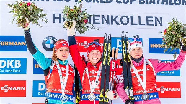 Ti nejlep biatlonistky z poslednho zvodu s masovm startem v Oslu. Zleva stbrn Gabriela Koukalov, vtzka Tiril Eckhoffov a bronzov Kaisa Mkrinenov.