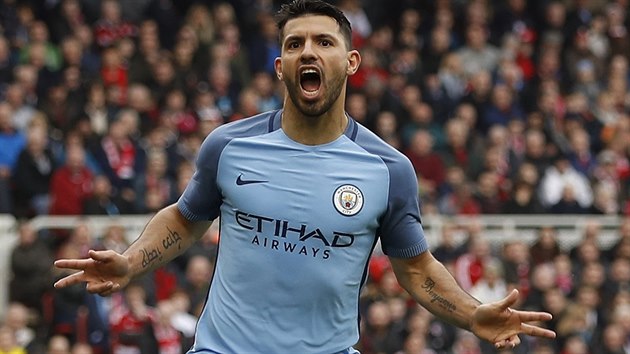 tonk Manchesteru City Sergio Agero se raduje z glu ve tvrtfinle FA Cupu proti Middlesbrough.