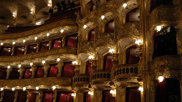 Dnešní Státní opera vznikla pro potřeby pražských Němců, kteří postrádali důstojný kulturní stánek. 