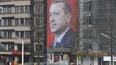 Obí portrét tureckého prezidenta Erdogana na istanbulském námstí Taksim (15....