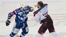 Richard Nedomlel (vpravo) v p�stním souboji s Tomá�em Vincourem