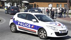 Francouzská policie zasahovala po stelb na kole ve mst Grasse (16. bezna...