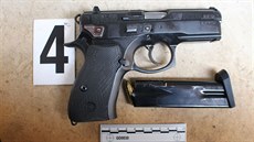 Ukradená pistole byla pozd�ji nalezena v mobilním plechovém kontejneru u jedné...