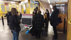 U stanice metra Florenc bylo ped tetí hodinou mnoho sanitek a hasi. Byl...