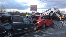 Nehoda deseti aut poblí obchodního centra Europark zablokovala provoz na...