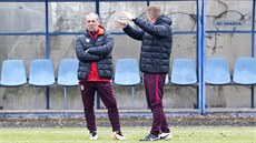 Trenér Petr Rada na tréninku fotbalist� Sparty.
