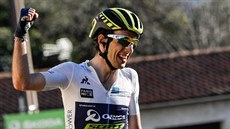 Britský cyklista Simon Yates projí�dí vít�zn� cílem 6. etapy závodu  Pa�í�-Nice...