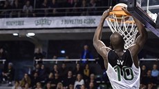 Bandja Sy z ASVEL Lyon-Villeurbanne smeuje.