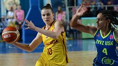 Anastasia ilovová (vlevo) z Orenburgu uniká Candice Dupreeové z USK Praha.