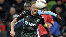 Andreas Granqvist (v erném) z Krasnodaru má k míi blí ne Pione Sisto z...