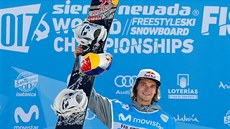 Belgický snowboardista Seppe Smits slaví triumf ve slopestylu na mistrovství...