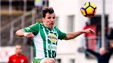 Obránce Bohemians Martin Dostál v akci