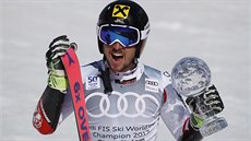 Marcel Hirscher slaví triumf v obřím slalomu v Aspenu.