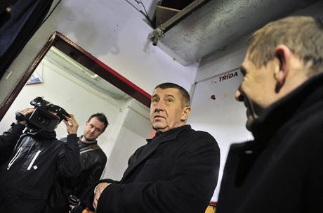 Ministr financí Andrej Babi pi návtv Horáckého zimního stadionu v Jihlav.