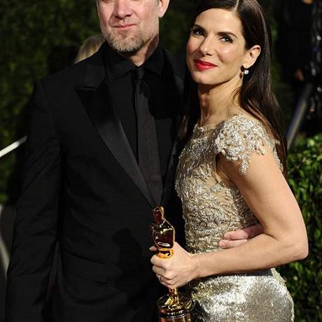 Sandra Bullocková s manelem Jessem Jamesem na pedávání Oscar (2010)
