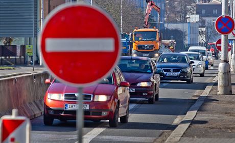 Dopravu v Nchod komplikuj opravy (28.3.2017).