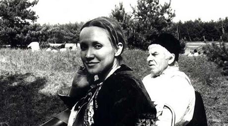 Milena Steinmasslová a Jozef Kroner v seriálu Slovácko sa nesúdí (1984)