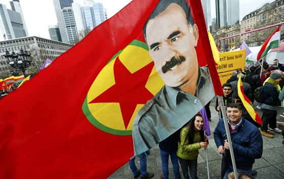 Prokurdská demonstrace ve Frankfurtu nad Mohanem (18. b�ezna 2017)
