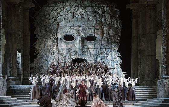 Ilustraní snímek  scéna z opery Idomenea v Metropolitní opee