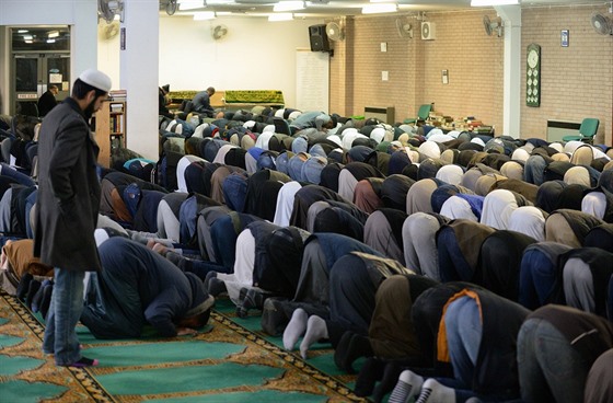 Modlitby v hlavní birminghamské mešitě.