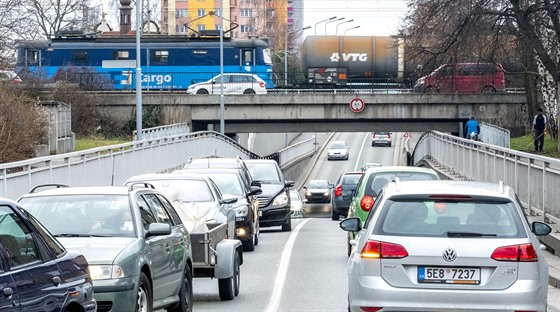 Také v Anenském podjezdu by ml po stavb obchvatu klesnout hustý provoz.