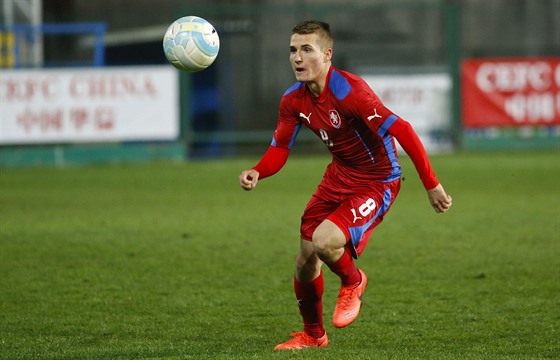 Michal Sadílek v dresu fotbalové reprezentace do 19 let v utkání proti Skotsku.