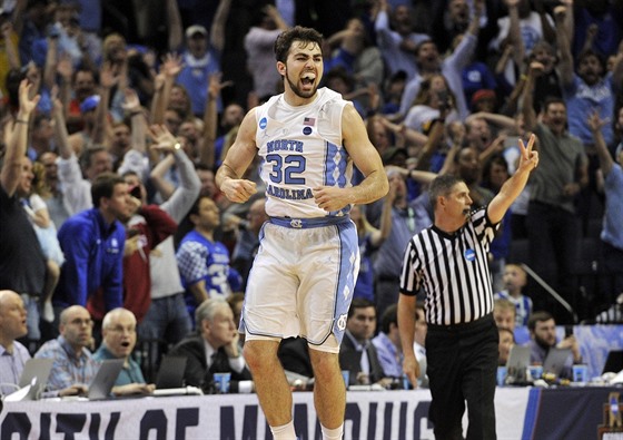 Luke Maye se raduje, práv poslal North Carolinu do Final Four NCAA.