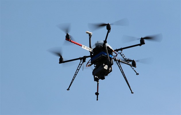 Dron (multikoptéra) s termovizní kamerou pro mapování malých ploch ve vysokém...