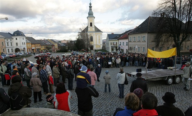 Protestní demonstrace asi čtyř stovek obyvatel města Zábřeha na Šumpersku proti...