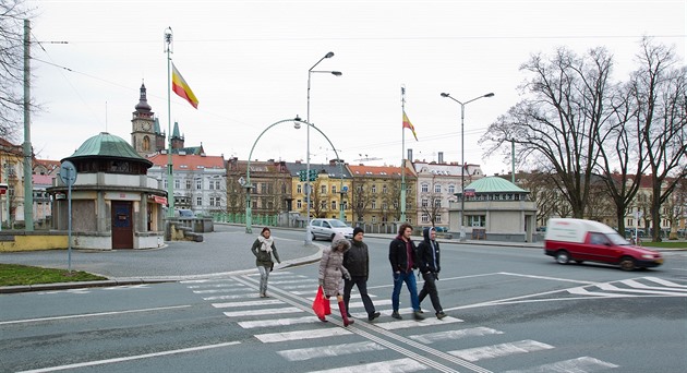 Hradec opravil i čtvrtý kiosek podle Kotěry, z fontány tryskají zlacené kapky