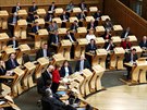 Skotský parlament se v úterý seel, aby diskutoval a veer i hlasoval o výzv k...