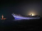 panlská organizace Proactiva Open Arms zachrauje migranty u beh Libye (29....