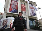 Sídlo turecké vládní strany AKP v Istanbulu (15. bezna 2017)