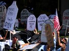 Protest proti ruení Obamacare v Kalifornii (21. bezna 2017)