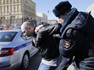 Ruská policie zasahuje proti opoziní demonstraci v Moskv (26. bezna 2017)