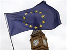 Vlajka Evropské unie vlaje ped britským parlamentem (29. bezna 2017)