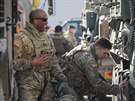 Amerití a brittí vojáci v Ostrov u Stíbra (25. bezna 2017).
