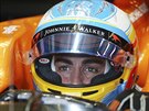 SMUTNÝ V MCLARENU. Fernando Alonso v boxech Velké ceny Austrálie.