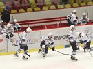 Zklamání hokejist Kladna po poráce v semifinále první ligy.