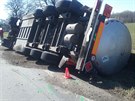 Nehoda cisterny peváející naftu mezi Bysticí pod Hostýnem a Loukovem na...